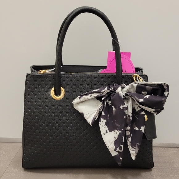 NEW Betsey Johnson Heart Handbag - Picture 2 of 8